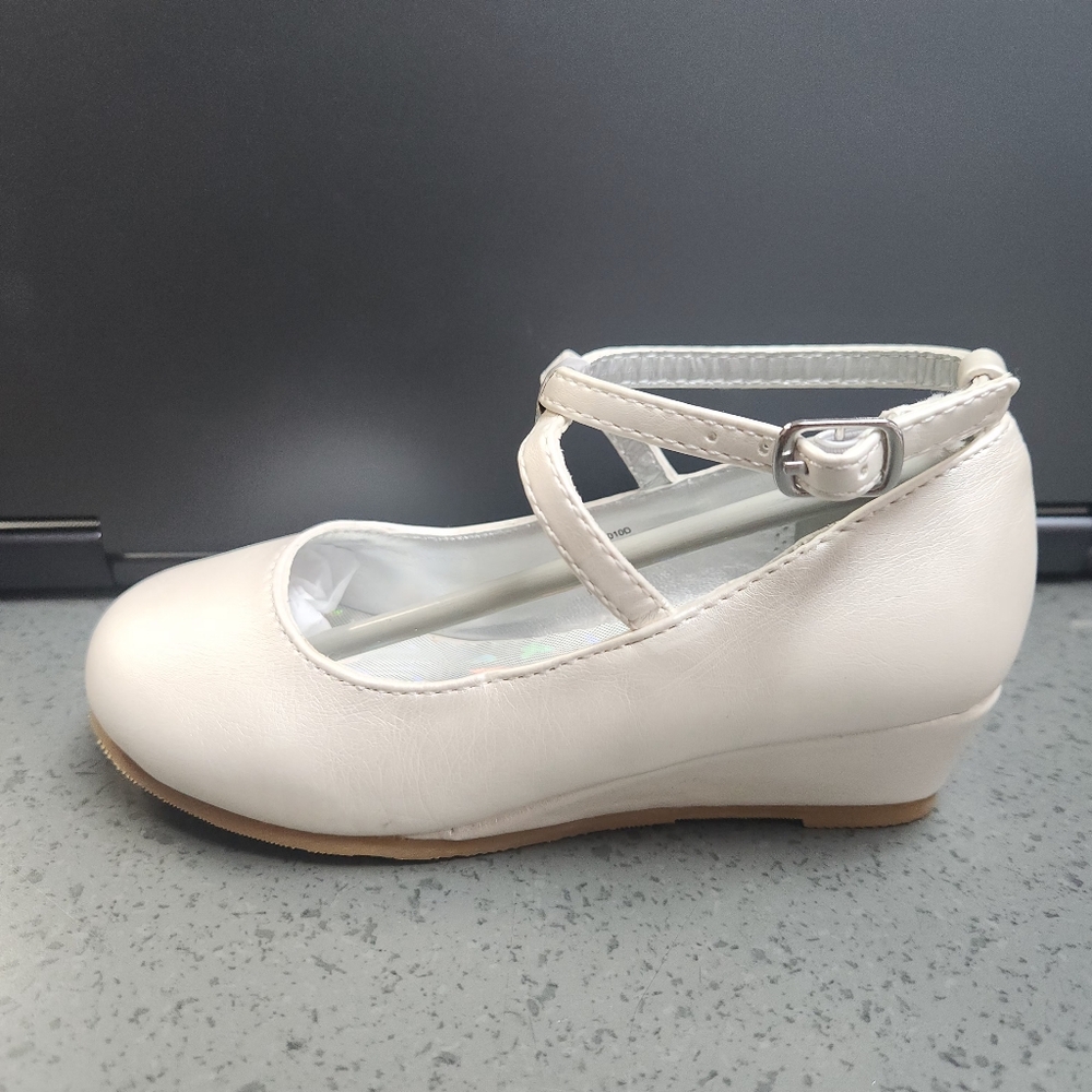 White Dress Shoes with Adjustable Strap and Rounded Toe